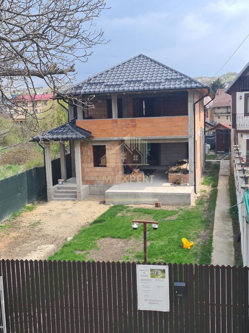 VILA 5 CAMERE, ZONA ULTRA CENTRALA, CAMPULUNG MUSCEL, TEREN 500 MP - Poză 42