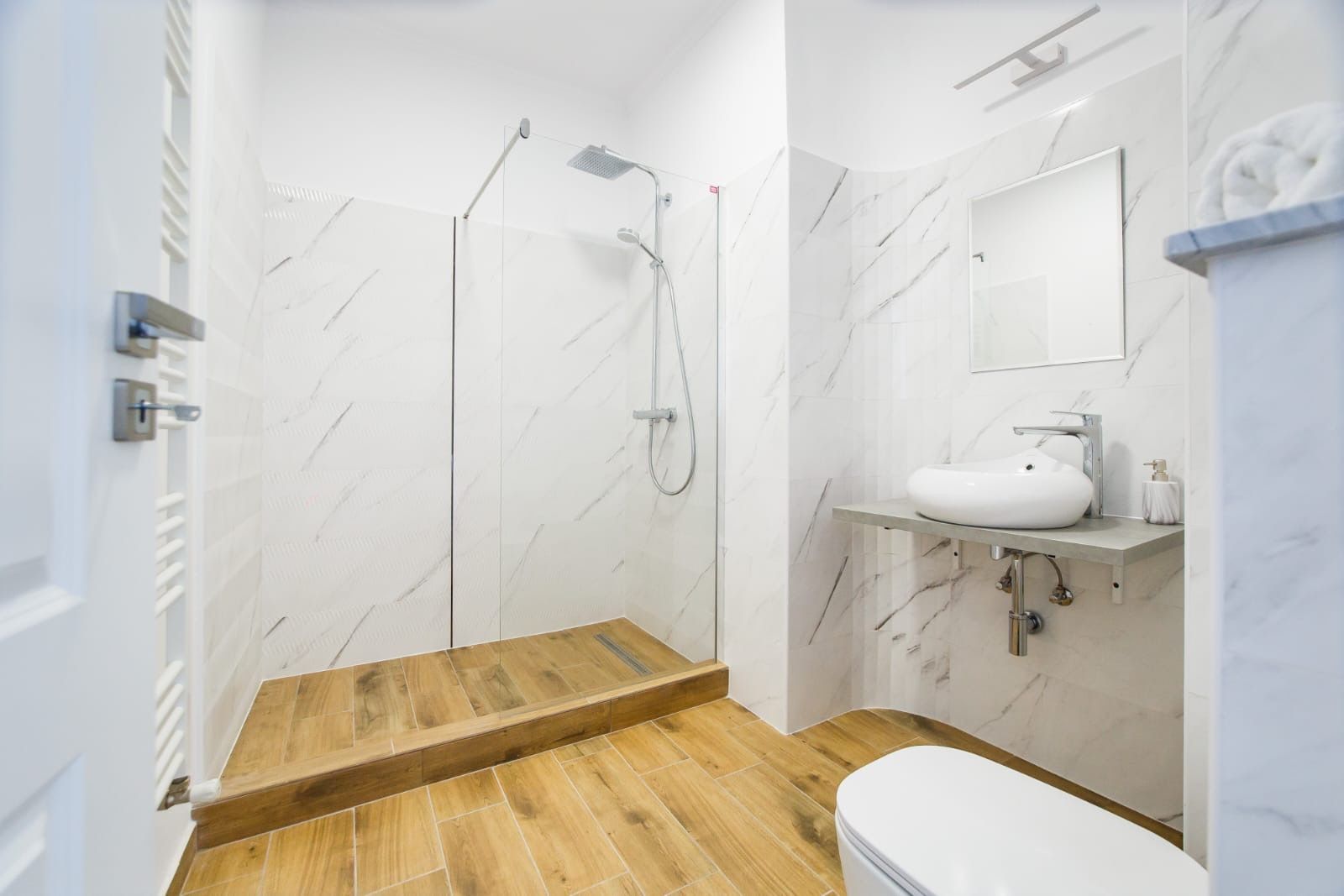 Apartament de închiriat la casă - Poză 4