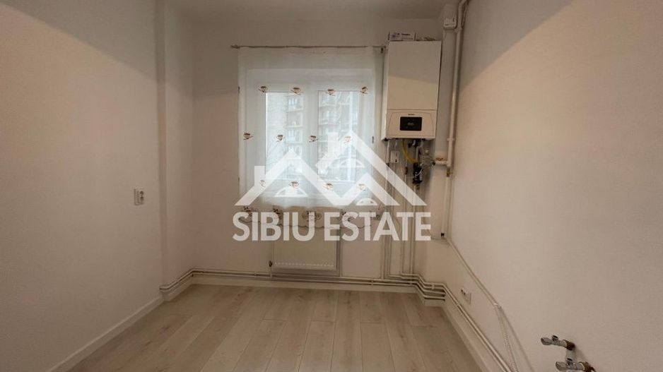 Apartament decomandat cu 2 camere, balcon, etaj 3, recent renovat, -Sibiu - Poză 17