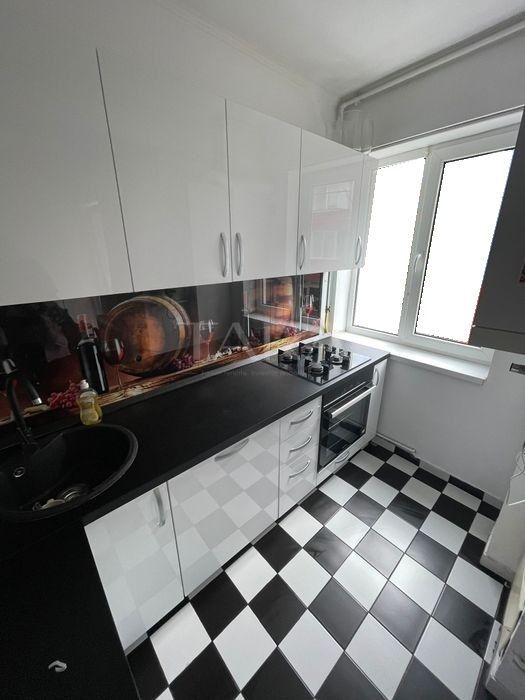 Apartament 3 camere. Etaj 1,  Zona Piața Mărăști, BRD. - Poză 3