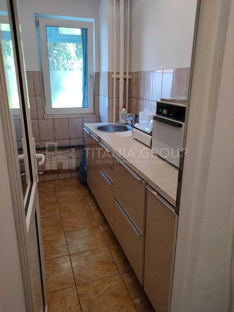 Spatiu comercial, 50 mp + 8 ml vitrina, Florilor, vad pietonal si auto - Poză 10