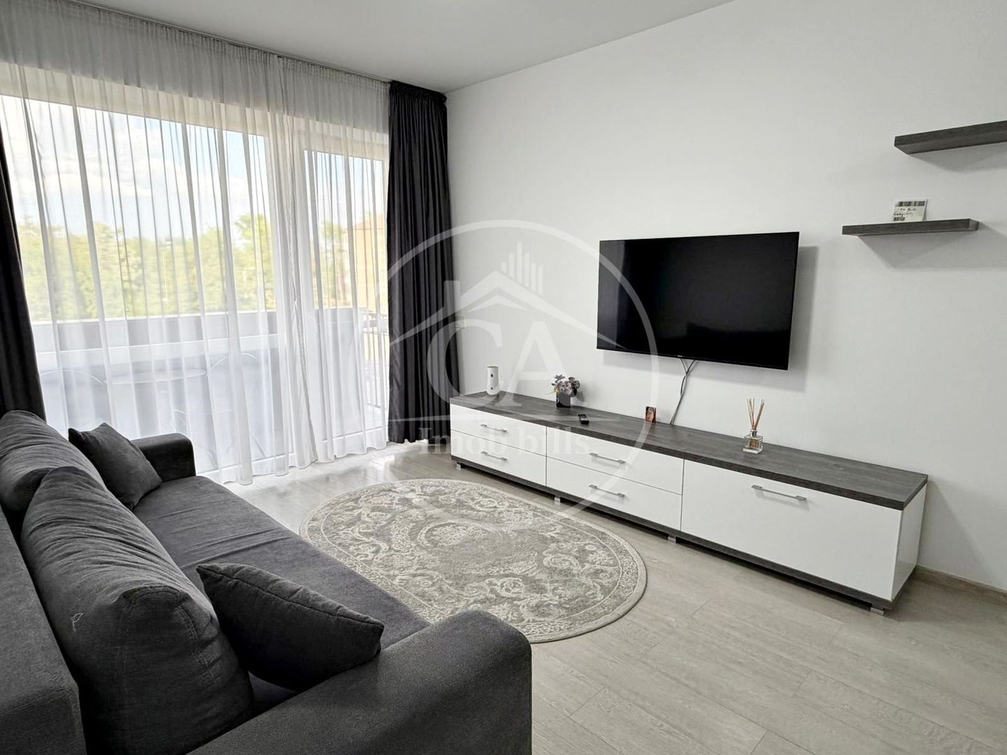 Apartament de închiriat cu 3 camere în Prima Universității, Oradea. - Poză 2