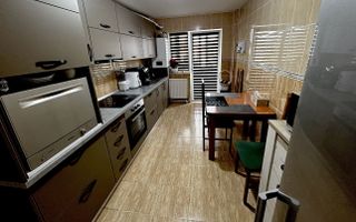 Apartament decomandat 3 camere 95 mp+4 balcoane-dressing-Zona Pompieri - Poză 5