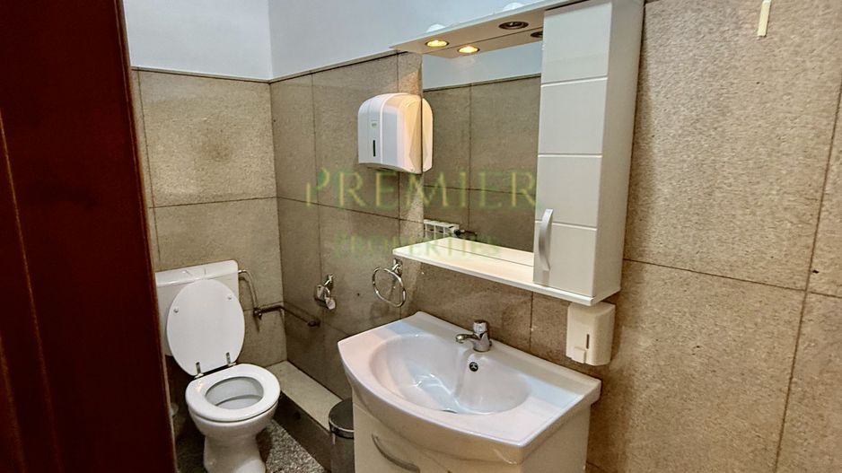 Casă de vânzare  pretabilă pentru clinica, cabinet medical, birouri - Poză 12