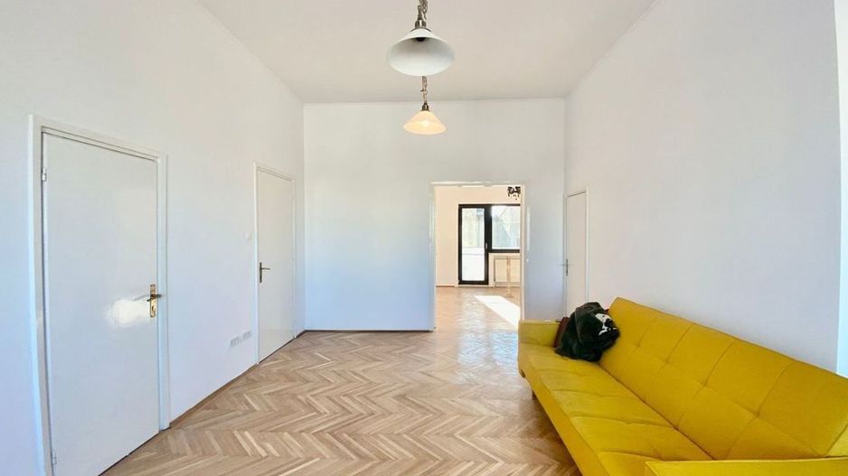 Apartament ultracentral cu vedere superbă, super investiție - Poză 8