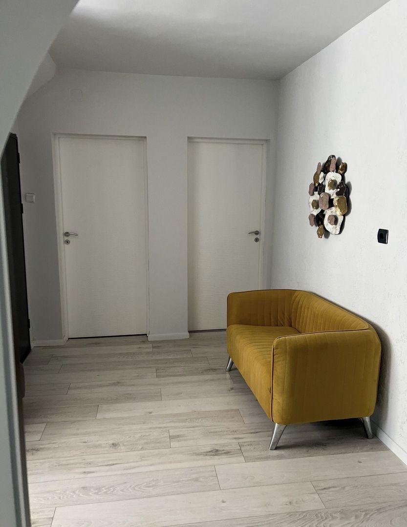 AP. 4 CAMERE - LA VILA, CENTRALA PROPRIE, CURTE, BUCATARIE INCHISA - Poză 5