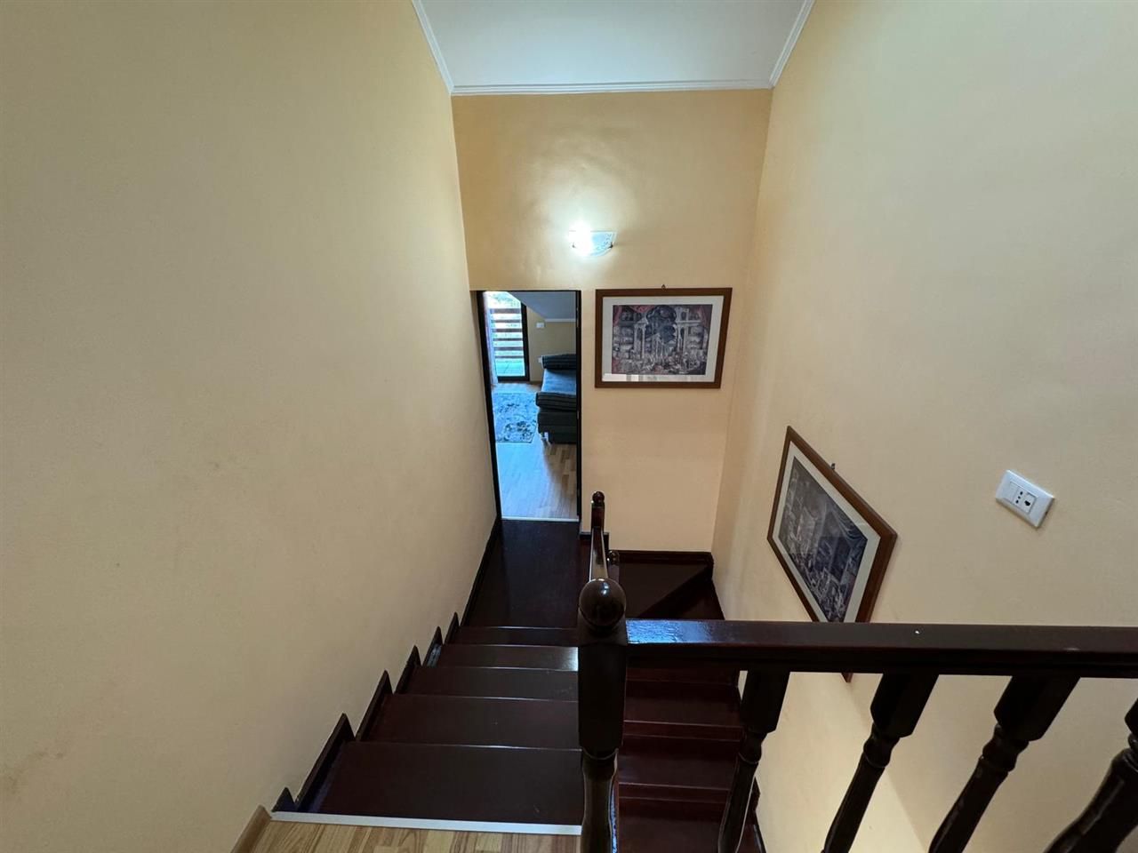 Rezidenta distincta, design arhitectural rafinat, priveliste minunata in Corunca - Poză 13