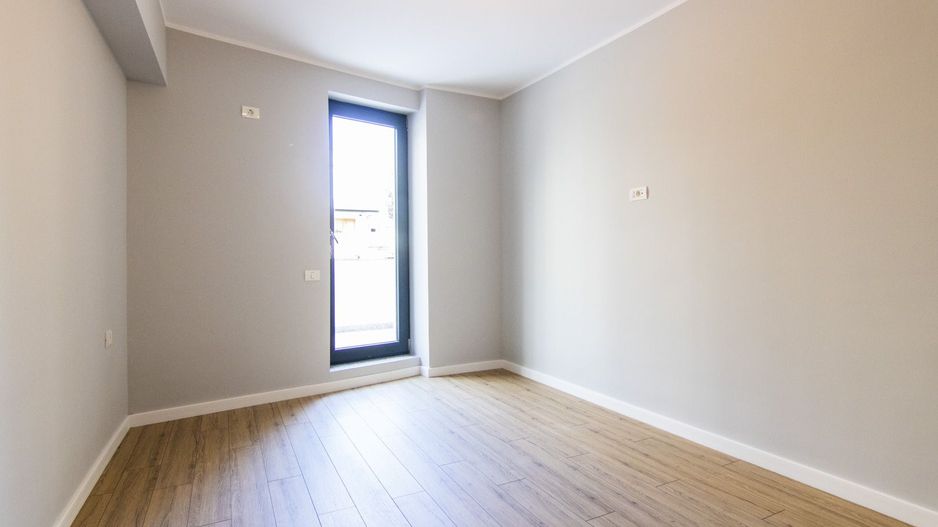 SPATIU COMERCIAL 100MP + 17 TERASA - 2 LOCURI DE PARCARE, BOXA INCLUSA 9MP - Poză 1