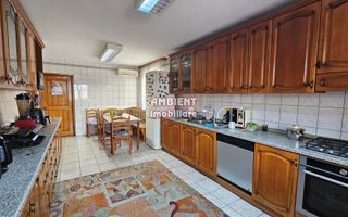 Proprietate de Vânzare – Ideala pentru afacere în domeniul medical/educational! - Poză 10