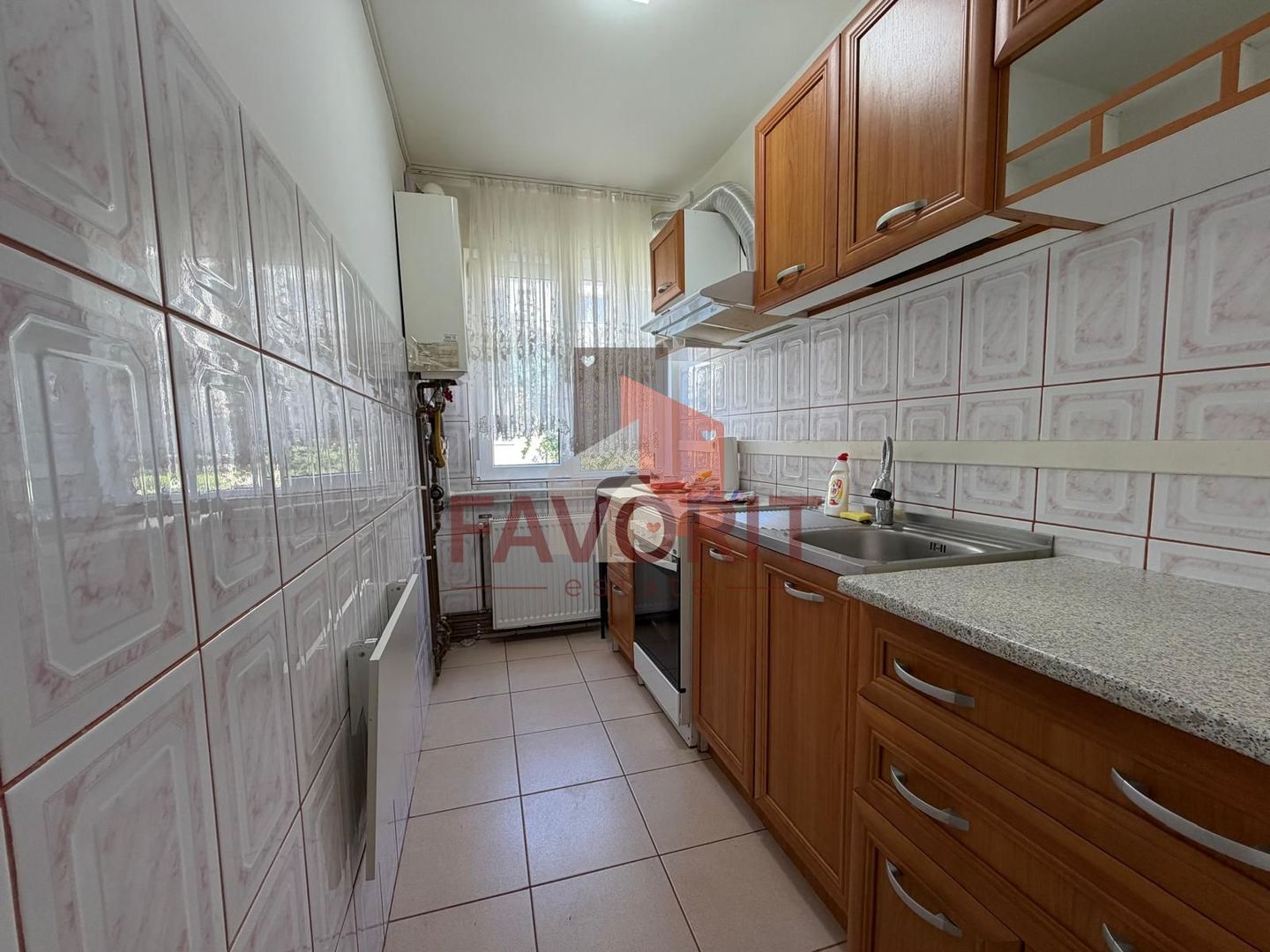 2 camere | etaj 2 | centrala proprie | renovat | zona excelenta | - Poză 4