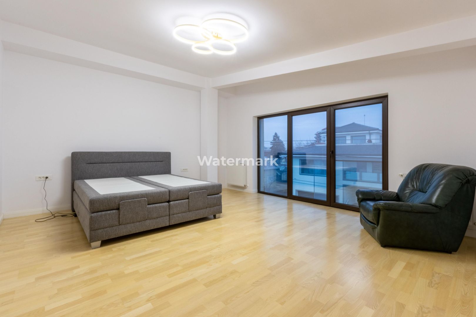 Apartament cu 4 camere de închiriat în zona Alexandru cel Bun - Poză 13