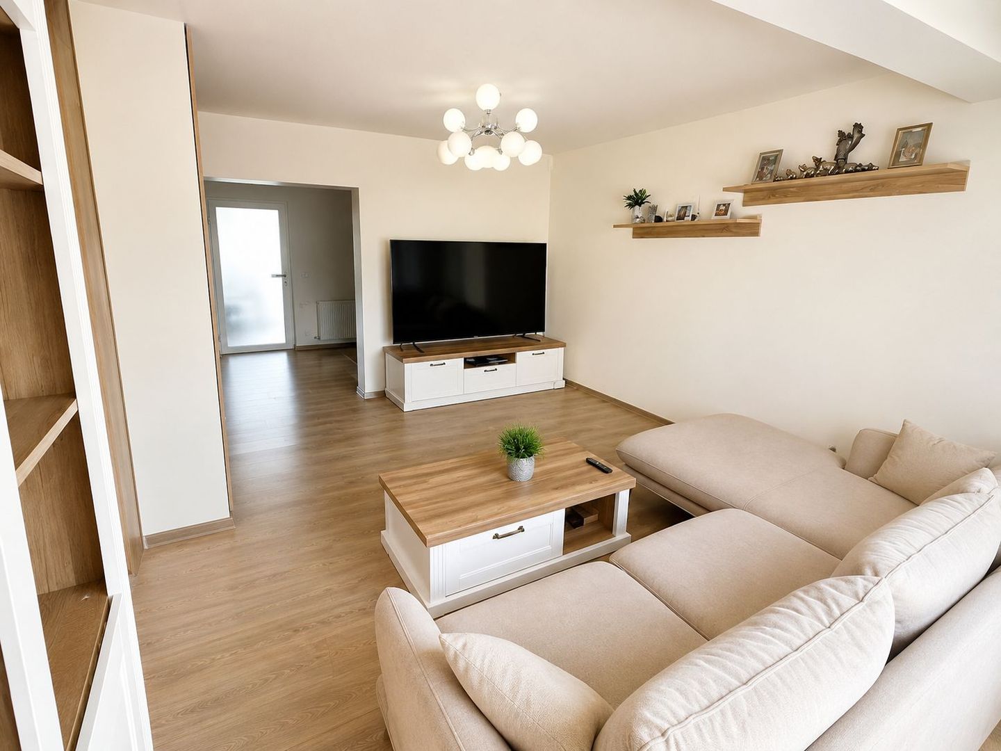 Duplex Spațios cu 3 Dormitoare și Curte Amenajată | - Poză 2