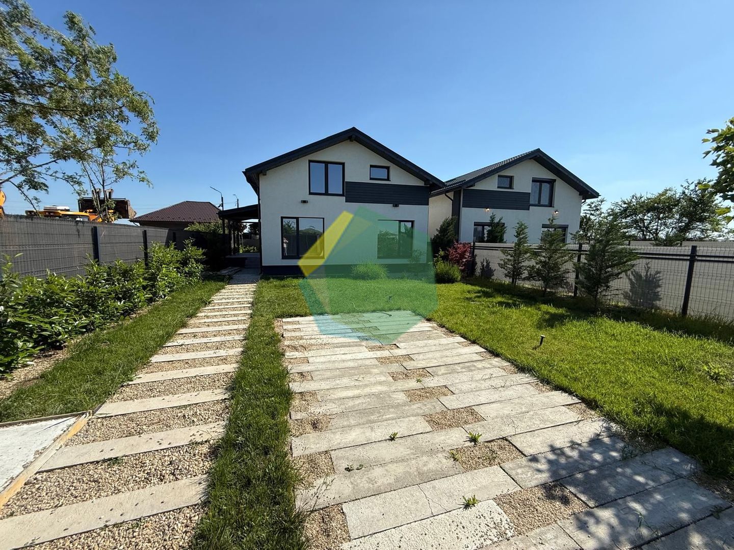 Vilă Premium cu 5 Camere în Tunari | Lângă Cosmopolis & Școala Mark T. - Poză 2