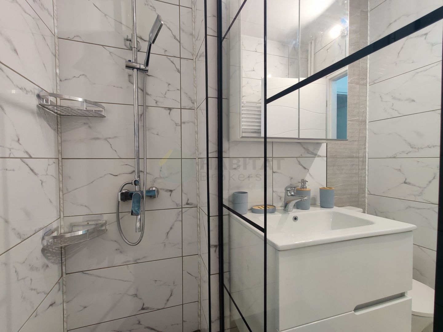 Prima inchirere,  strada Odobesti la intrarea in parc - Poză 12