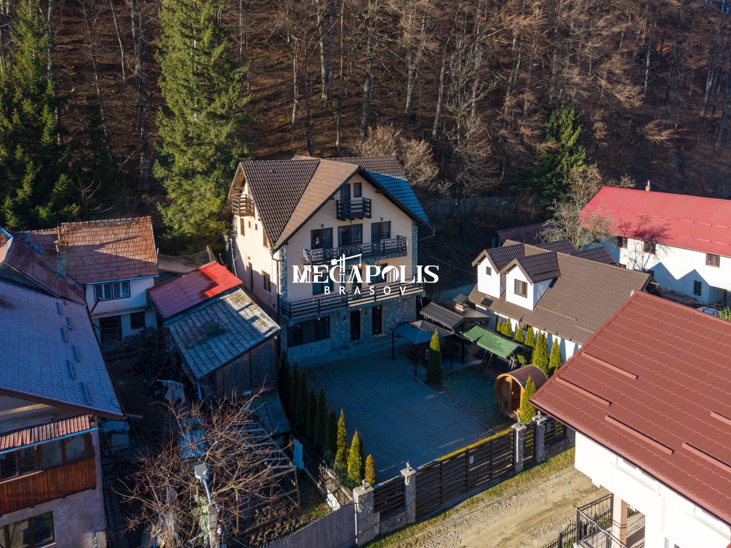 Pensiune/Vilă de vânzare în Bran | 8 camere | 180 mp - Poză 3