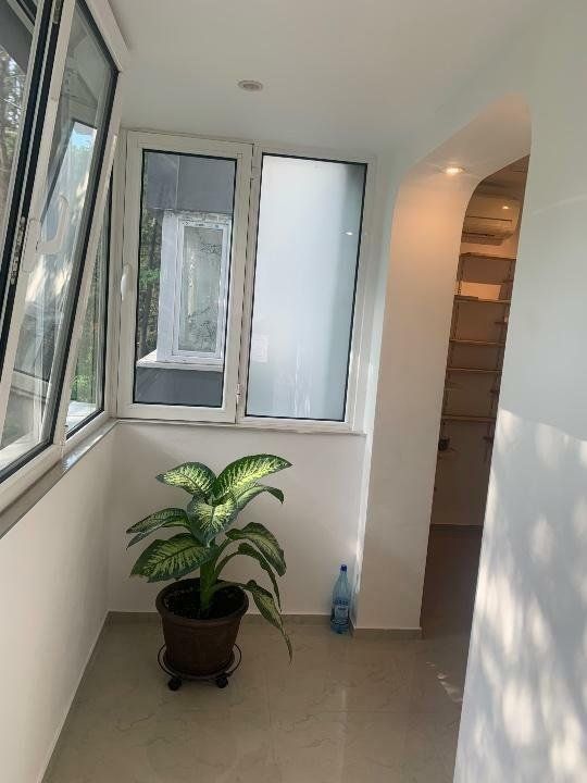 Inchiriez - 3 camere - renovat recent - anvelopat . - Poză 11