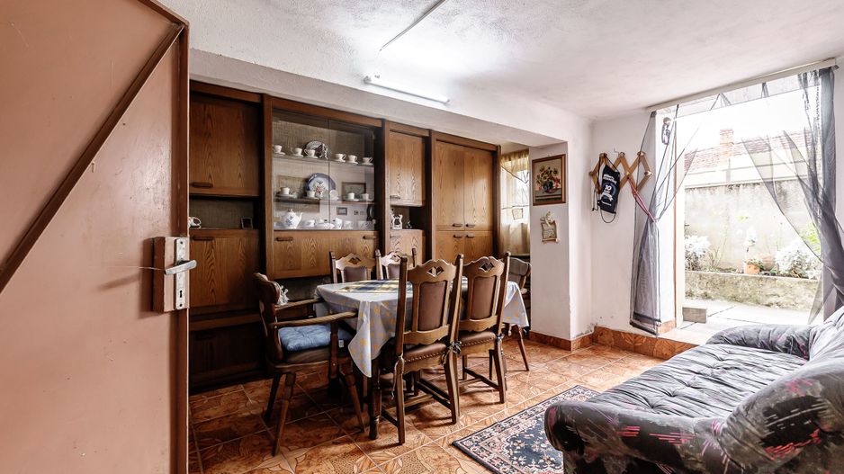 Casă din cărămidă cu 8 camere – zonă liniștită, LIPOVA - Poză 9