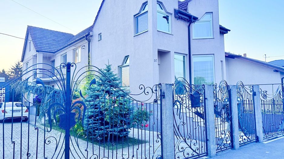 BRASADAS vinde casa rezidențială cu posibilitate spatiu com. - Poză 1