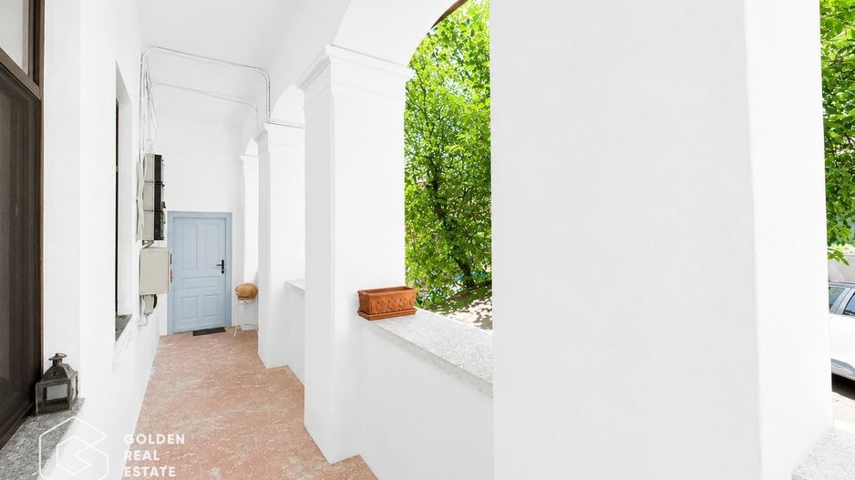 Apartament ultracentral, 2 camere, curte cu acces auto - Poză 11