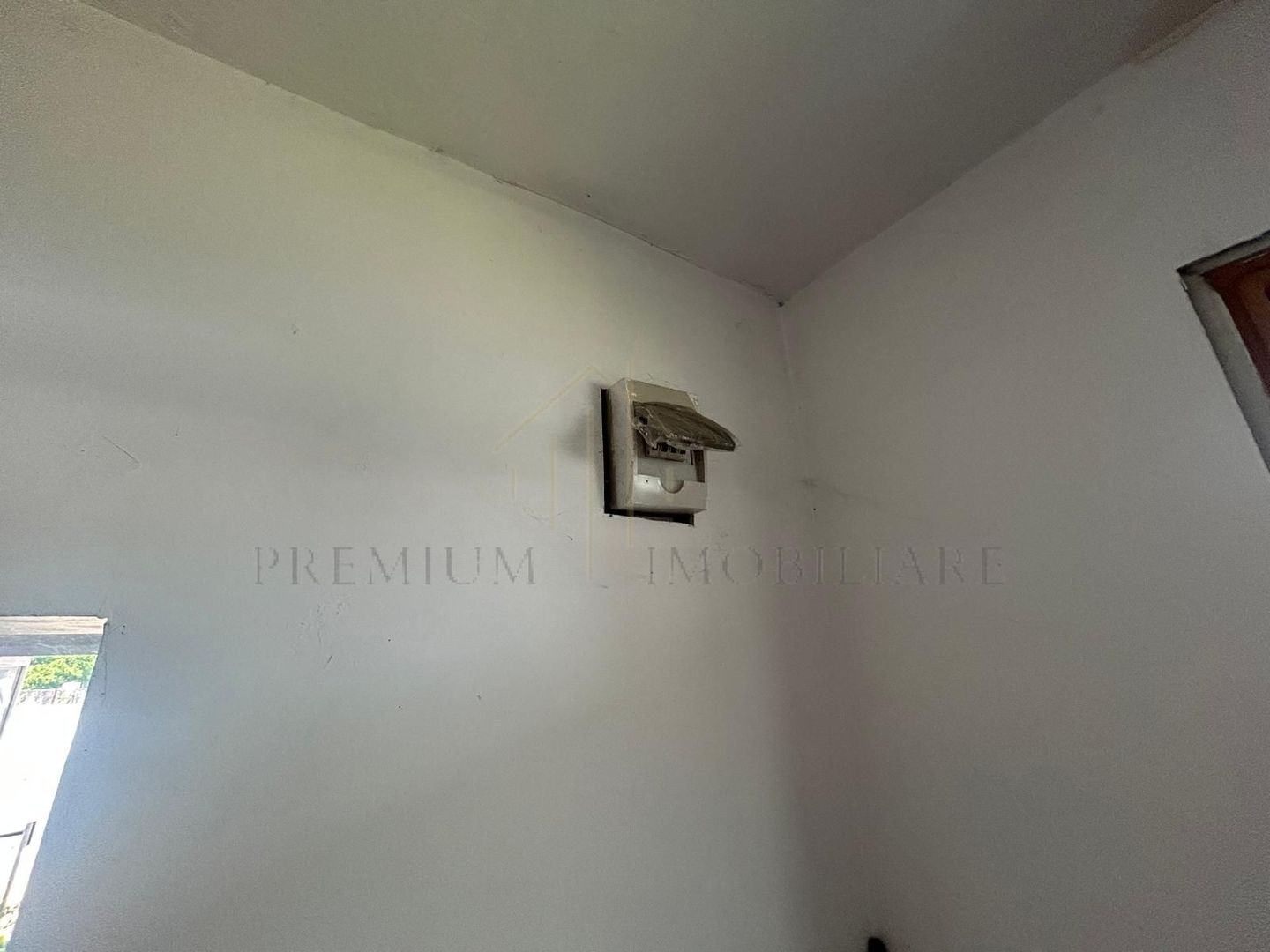 Casă de vânzare în centrul Oituzului, DN11 - Poză 8