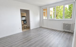 Apartament renovat complet, luminos, cu balcon închis și A/C,Pajura - Poză 2