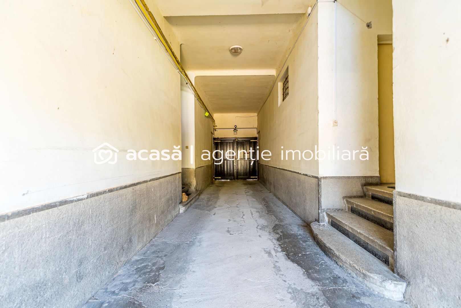 Apartament în centru cu acces auto și garaj propriu - Poză 5