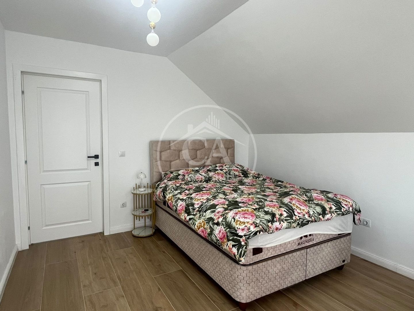 Casă de închiriat tip duplex cu 6 camere în zona Gheorghe Doja,Oradea. - Poză 8