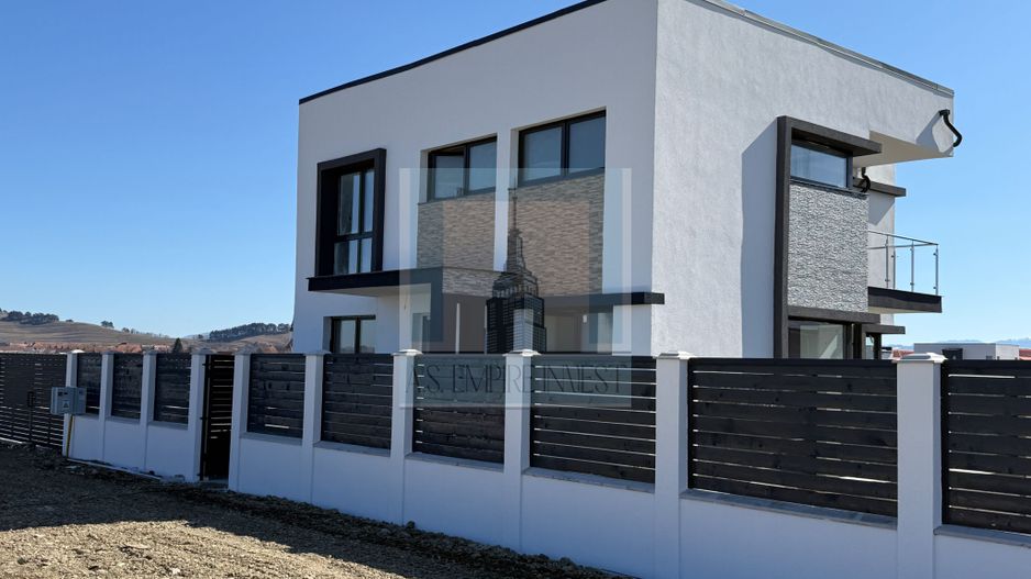 Casa/Villa ,stil Mediteranean, finalizată - zona Primăverii/Sanpetru - Poză 1