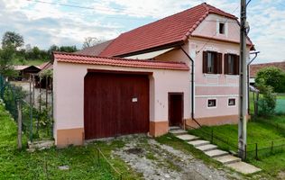 De vînzare casă cu 5 camere, sat Apoș, com. Bârghiș, jud. Sibiu