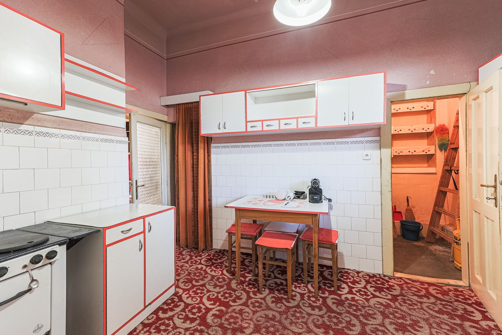 Apartament 4 camere semidecomandat, ultracentral, etaj 1 - Poză 4