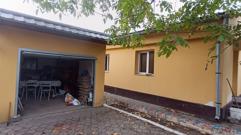 Casă spațioasă cu 4 camere , curte și teren generos în Mașloc - Poză 4