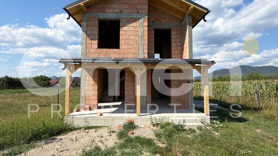 Casa la rosu de vanzare | 120 mp | 5 ari de teren | sat Sasar - Poză 1