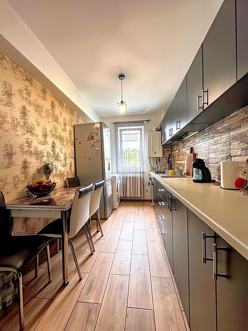 Apartament 3 camere decomandat bucatarie inchisa 2 bai Parcul Teilor - Poză 2
