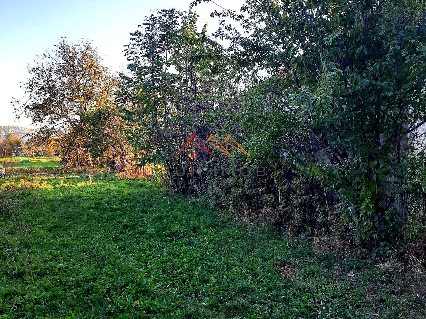 Teren Intravilan, central, perfect plat, 1212 m2, 38 euro m2 - Poză 3