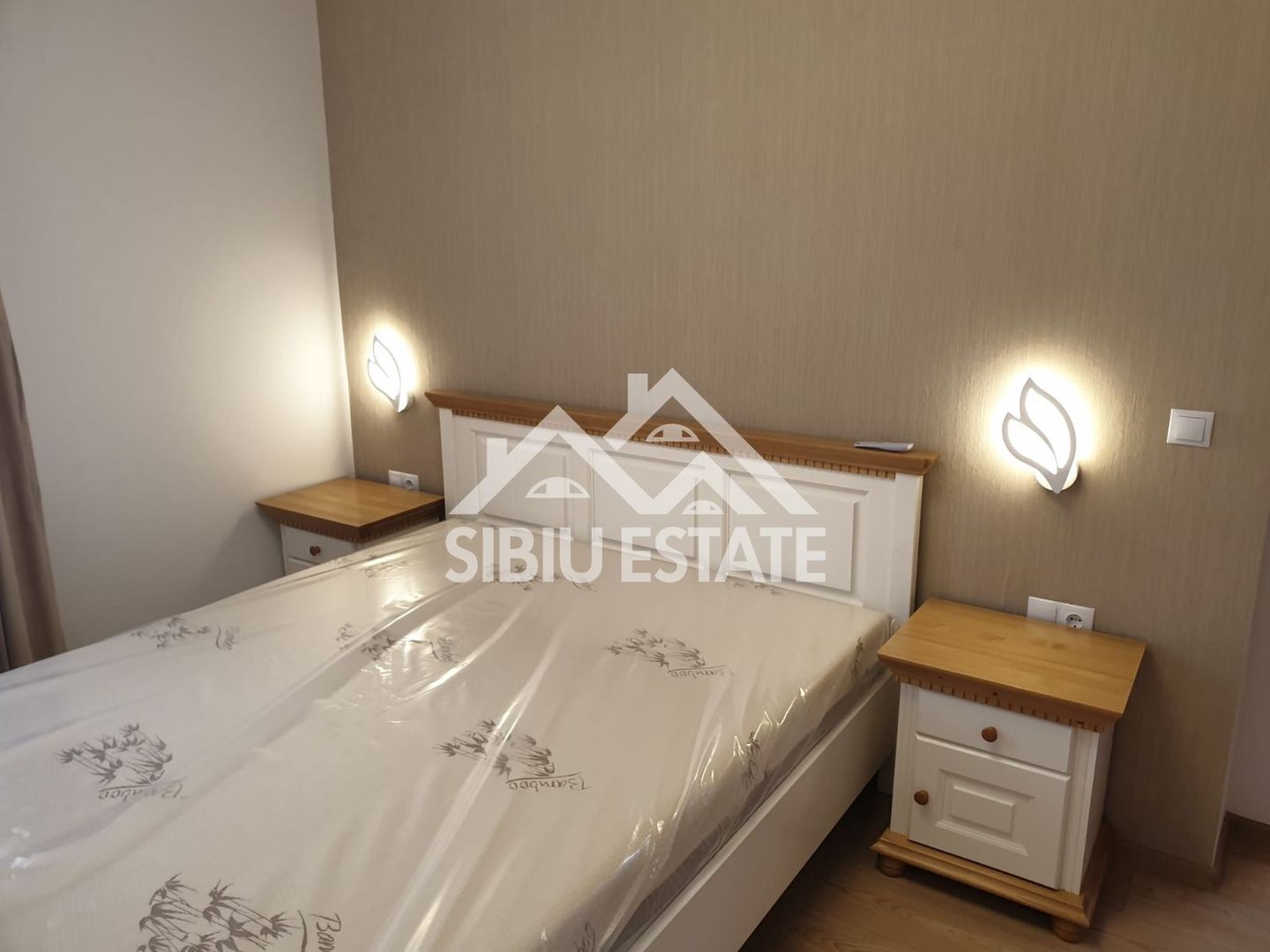 Apartament modern de inchiriat 3 camere, curte, garaj  Zona Sub Arini - Poză 15