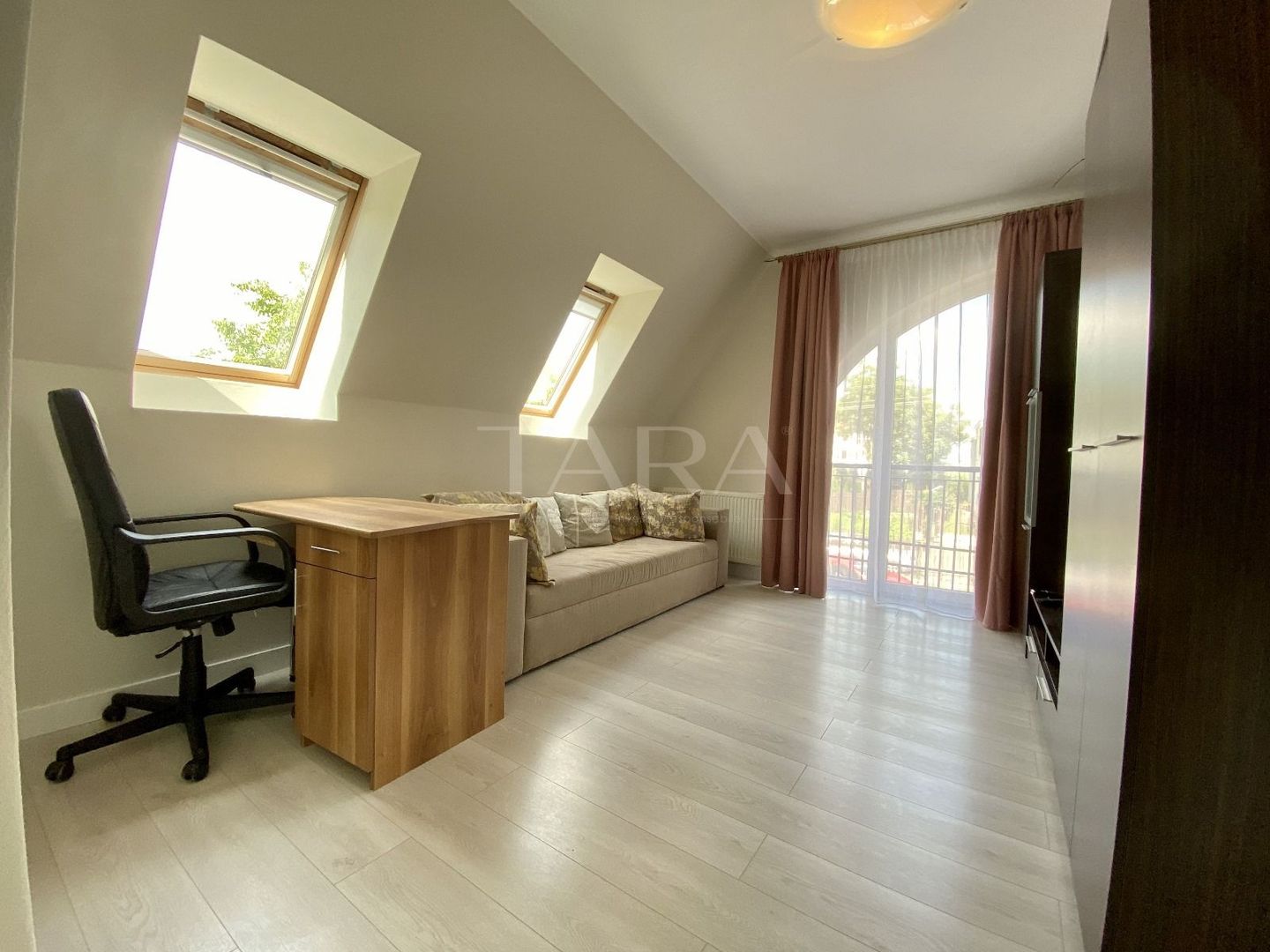 Oportunitate excelentă! Apartament in vilă, 5 camere. - Poză 17