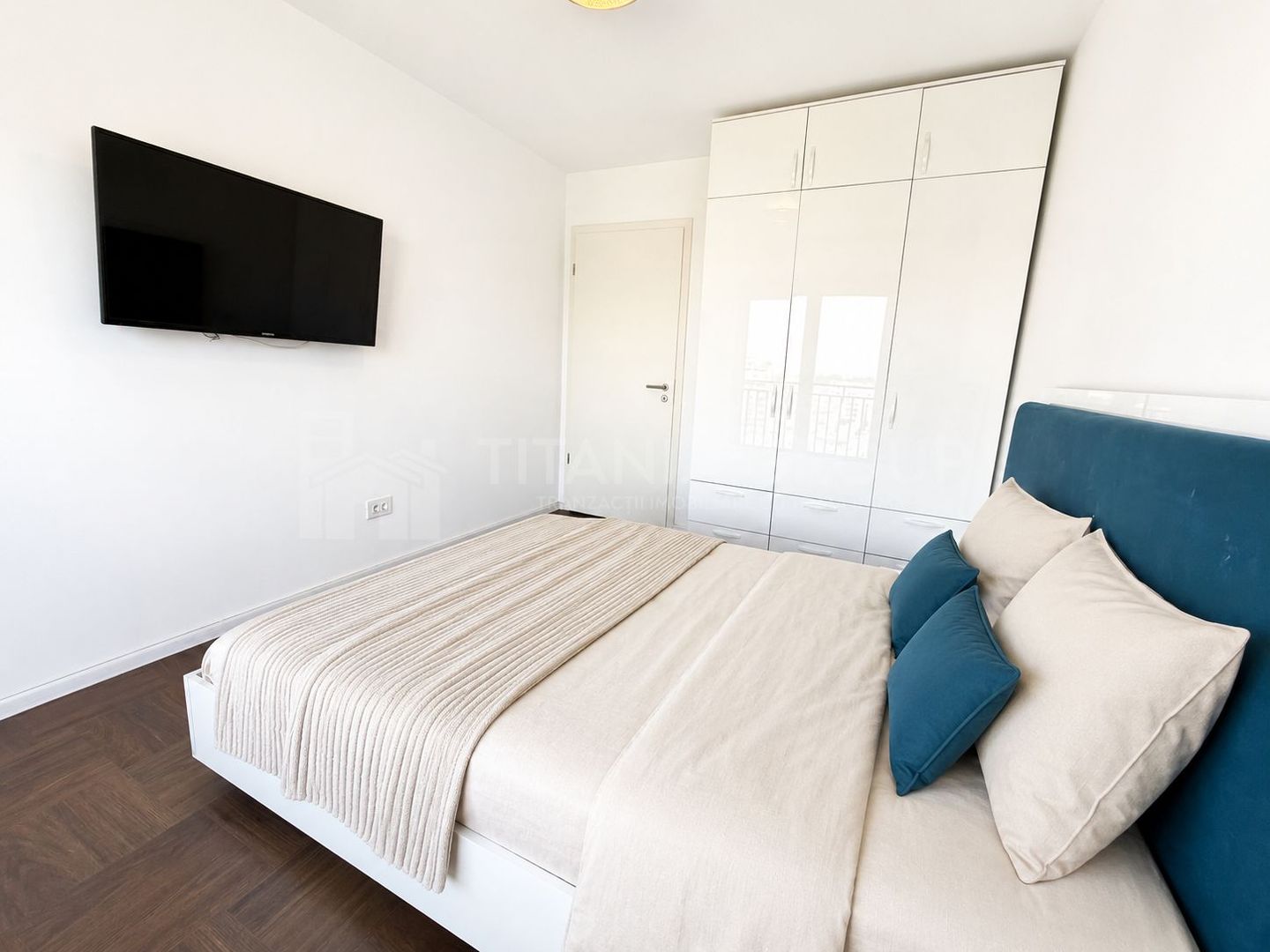 Apartament 2 camere mobilat și utilat, parcare și boxă - Kasper Coresi - Poză 6