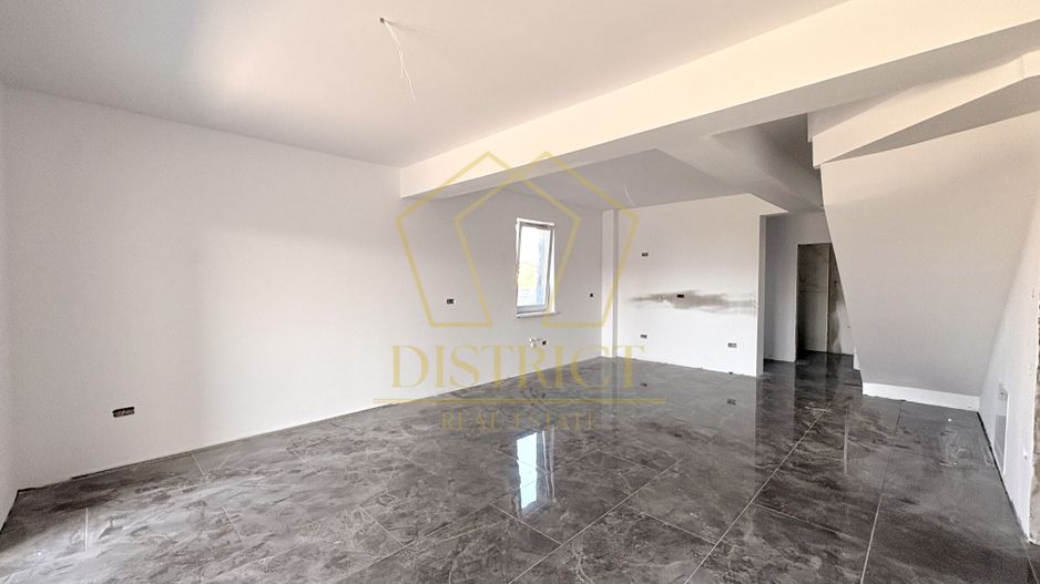 Duplex cu 3 camere, despărțit prin camera tehnica | Mosnita Noua | Barista - Poză 2