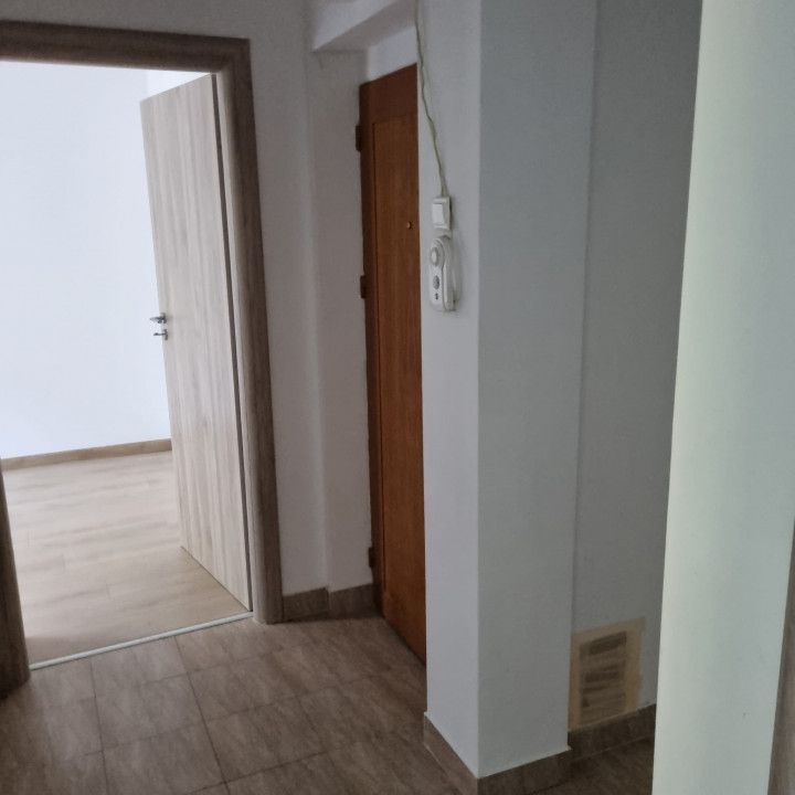 Inchiriere apartament 3 camere, Craiovei, nemobilat - Poză 8