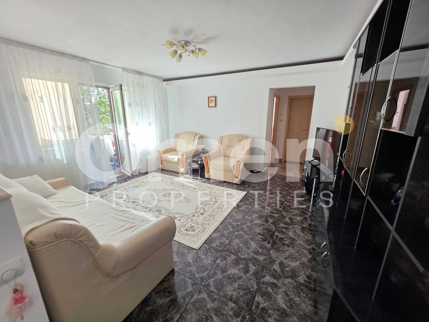 Apartament cu 3 camere, etaj intermediar, cu garaj, zona Spital Judetean - Poză 2