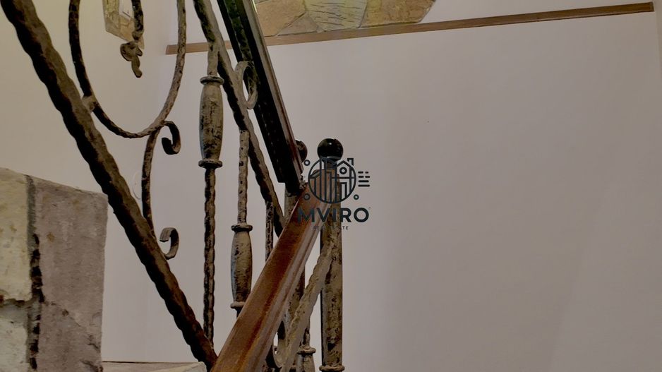 Casa de vanzare in Targoviste - 5 camere, 2 garaje, teren generos - Poză 13