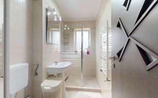 Apartament 3 camere, 121 mp,2 bai, 3 balcoane-zona Subcetate/Sanpetru - Poză 9