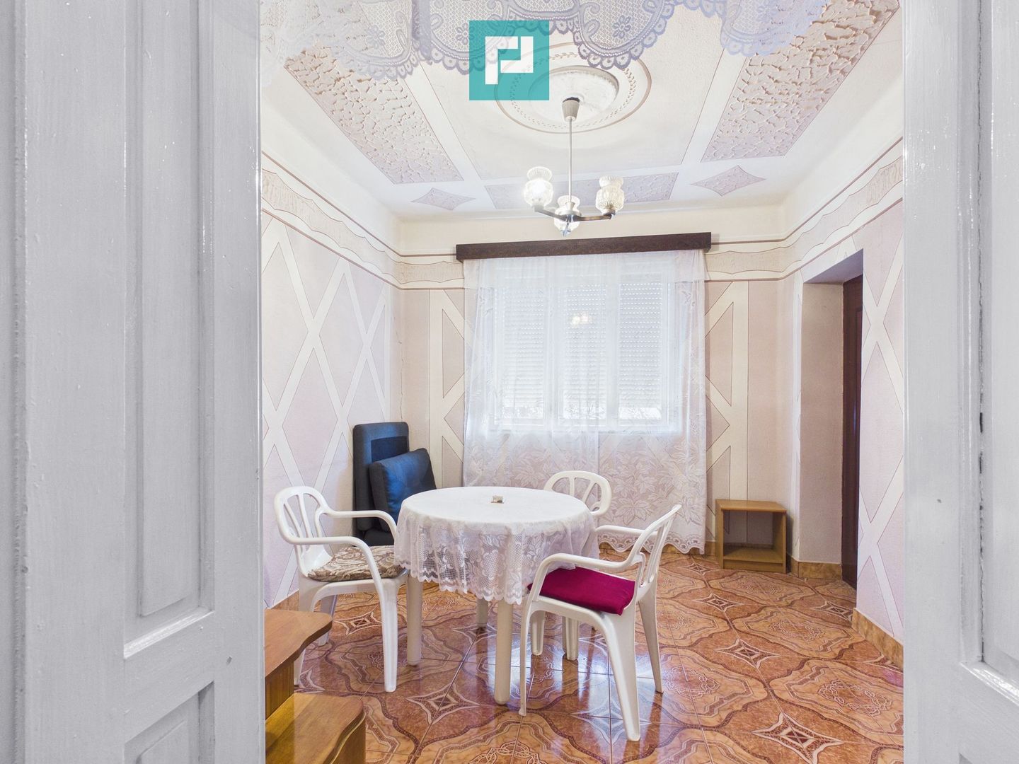 Casă cu 4 camere toate utilitățile și 1150mp teren - Poză 3