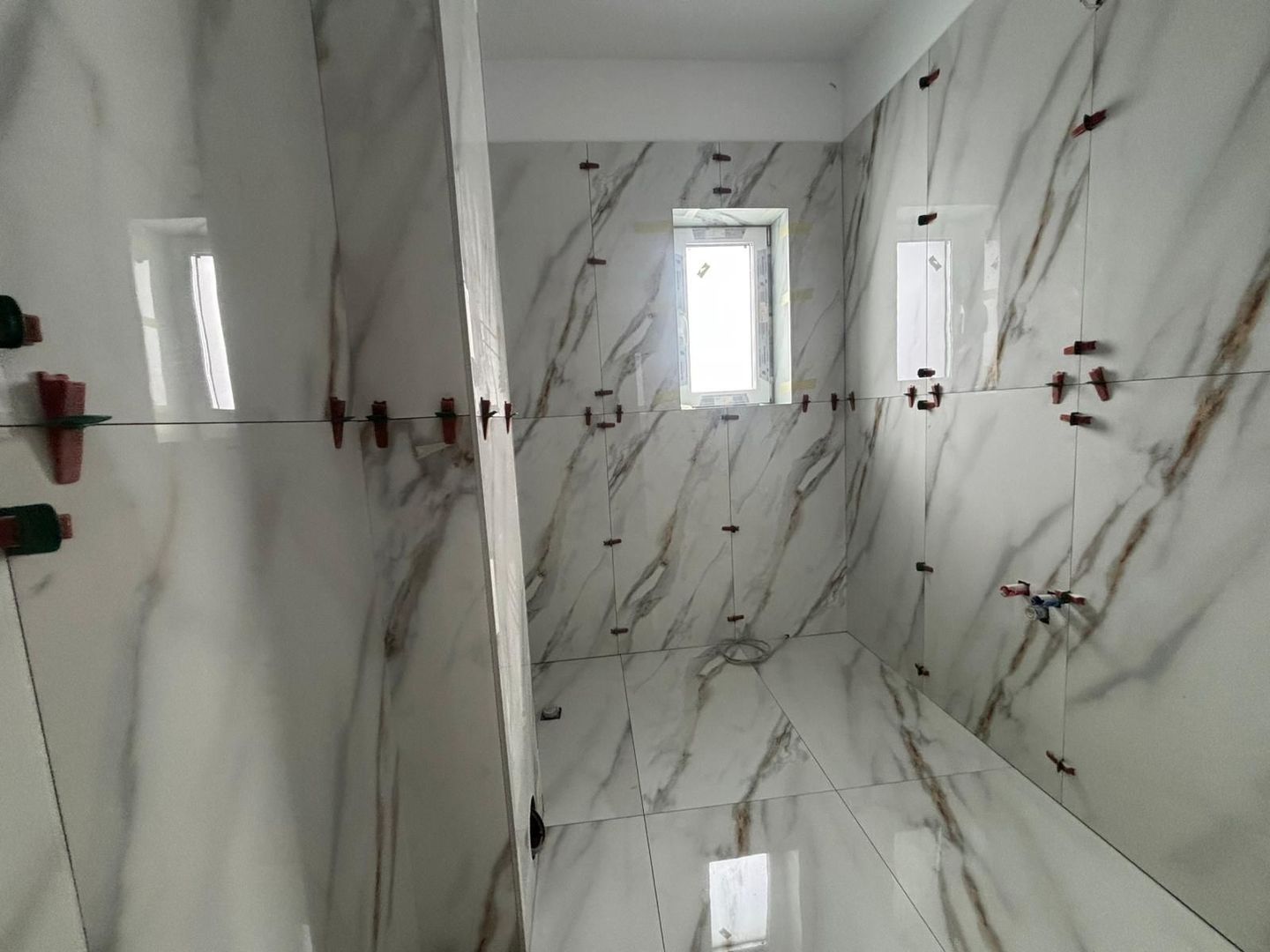 Apartament cu 3 camere si 2 bai - Selimbar - Poză 3