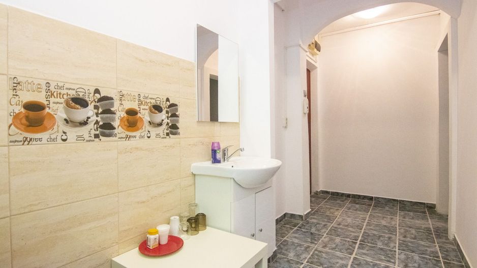Dr. Taberei Bucla, Spatiu de birouri, doar firme, 4 camere, mutare imediata! - Poză 3
