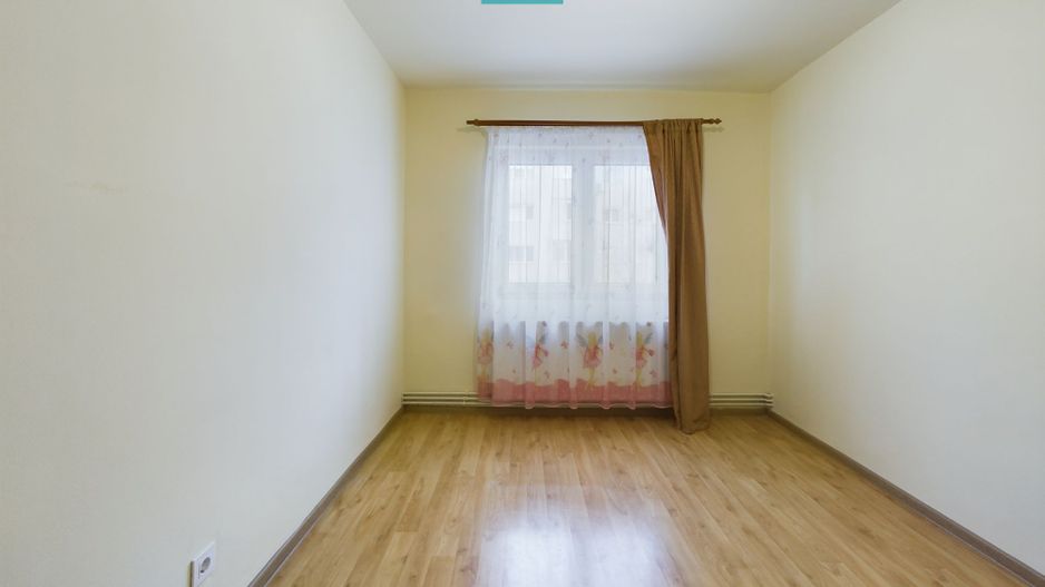 Apartament cu 3 camere în Zona 300 - Poză 5