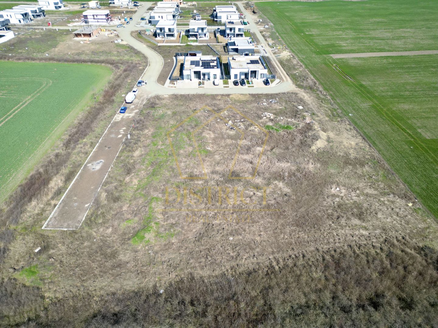 Teren pretabil pentru spatii agrement 3738 mp | Covaci - Poză 3