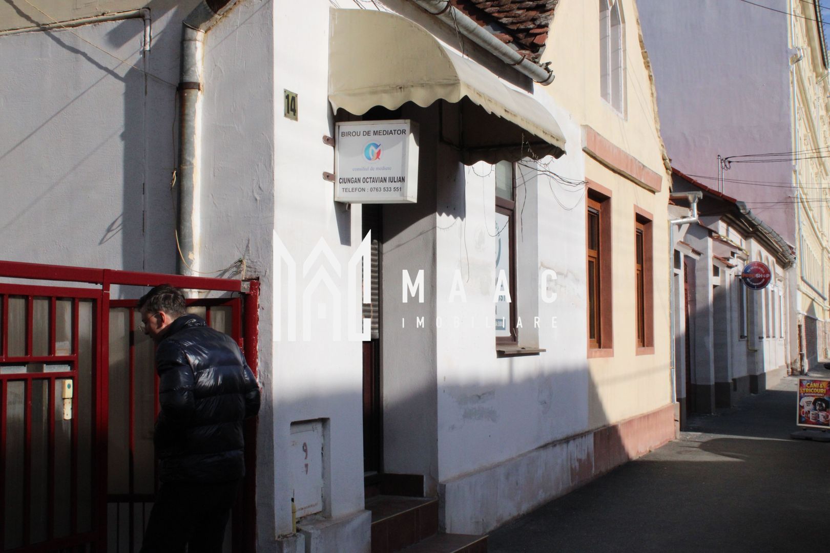 Super ofertă garsoniera cu gradina ultracentral - Poză 1