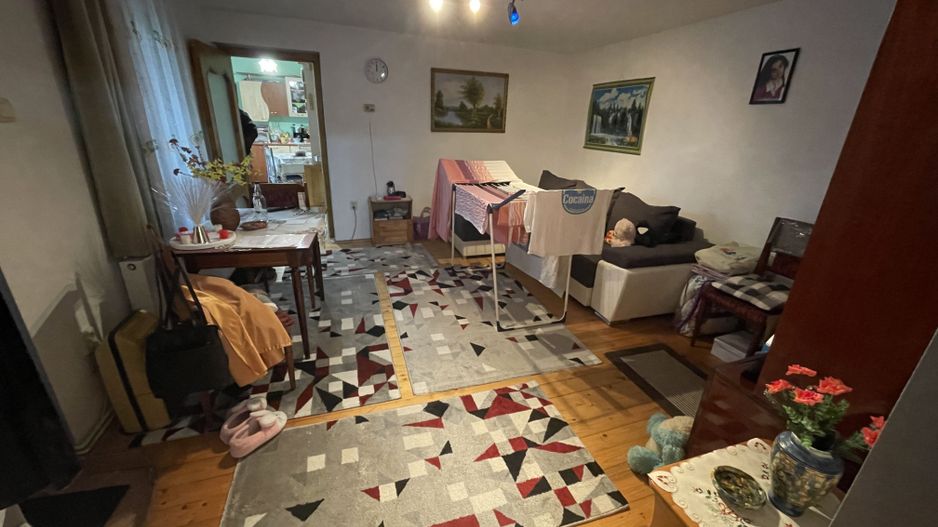 Casă cu etaj, Livezeni - Poză 7