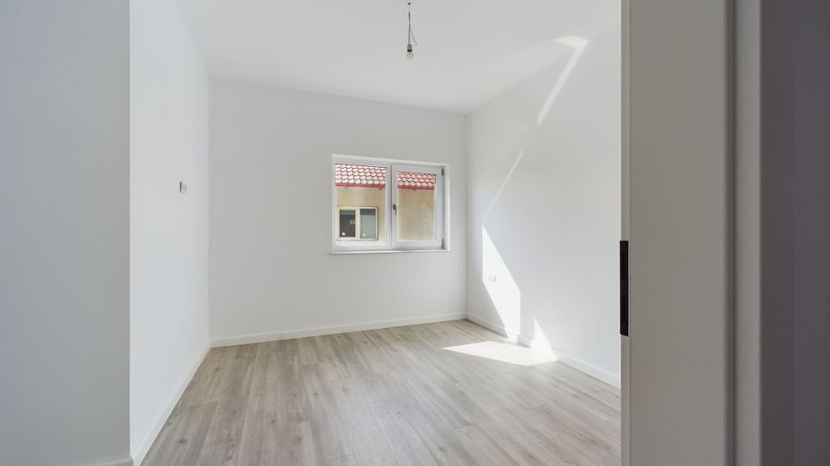 Duplex cu 5 camere în Ghiroda - Poză 12